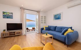 Beachfront Comfort Apartment Nives